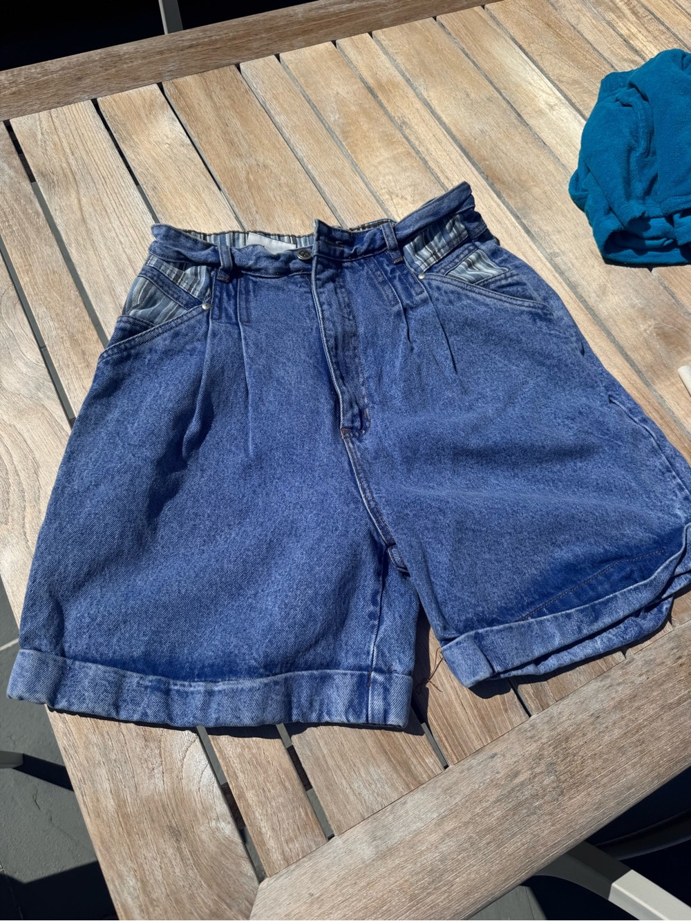 VINTAGE JORTS! Bill Blass Light Blue Striped Denim Waistband